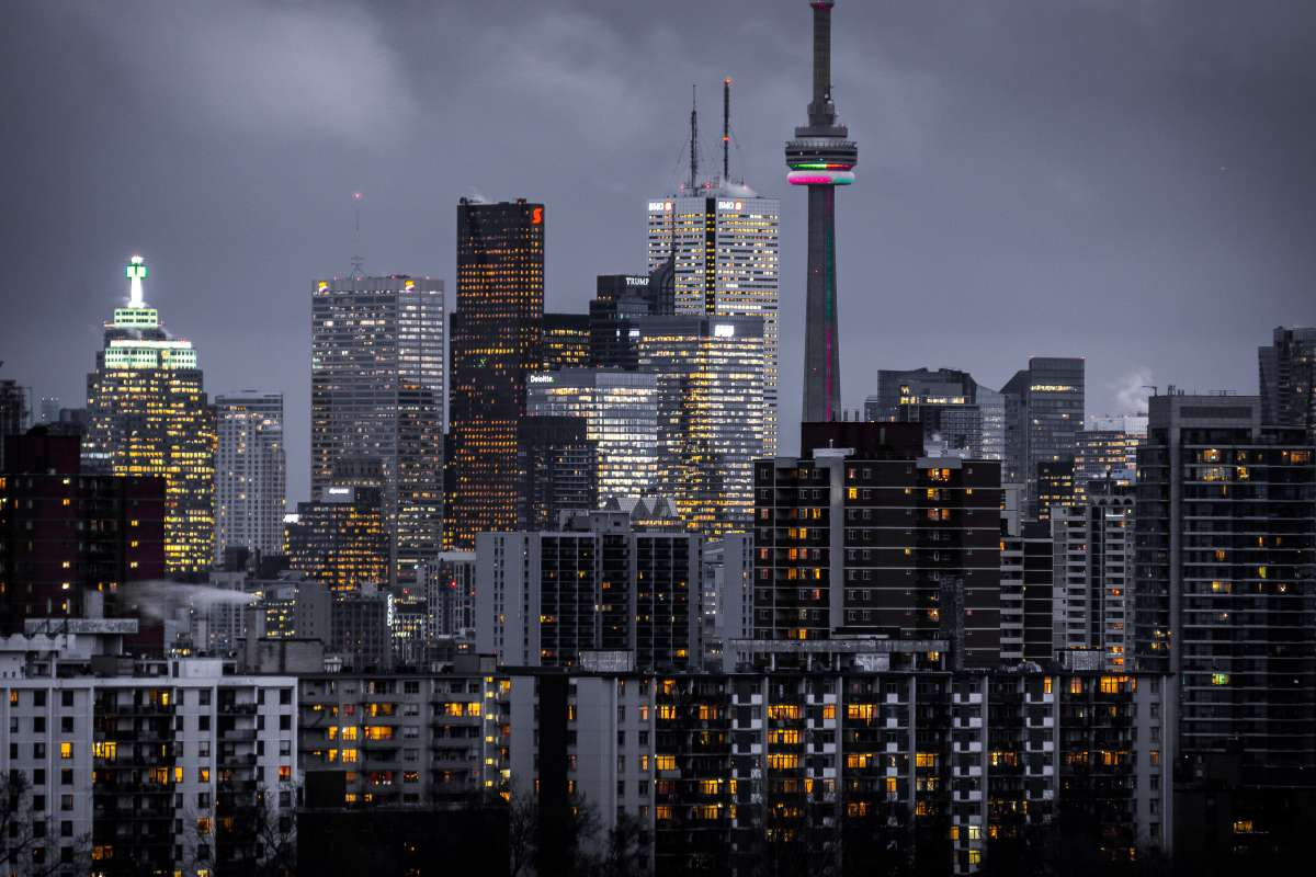 Abendliche Skyline Aufnahme von Toronto, Kanada 